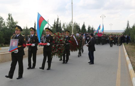 Atası olqarxlardan fərqli olaraq ona şəhidliyi miras qoydu.... вЂ“ Amma bu gün ən zəngin olanı da o oldu... 
