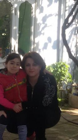 Kürdəxanıda qadını azyaşlı körpəsi ilə küçəyə atırlar... Kürdəxanıda qadını azyaşlı körpəsi ilə küçəyə atırlar...