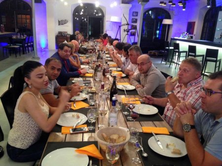 Tovuzun Konyak qardaşı və icra hakimiyyətinin Paris keyfi Tovuzun Konyak qardaşı və icra hakimiyyətinin Paris keyfi