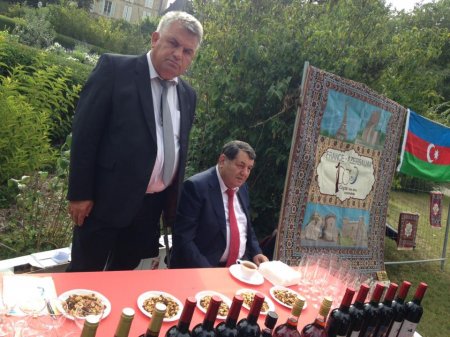 Tovuzun Konyak qardaşı və icra hakimiyyətinin Paris keyfi Tovuzun Konyak qardaşı və icra hakimiyyətinin Paris keyfi