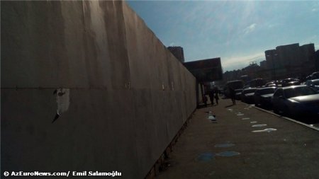 Səməd İslamov Yasamalın köhnə başçısına rəhmət oxutdurur Səməd İslamov Yasamalın köhnə başçısına rəhmət oxutdurur