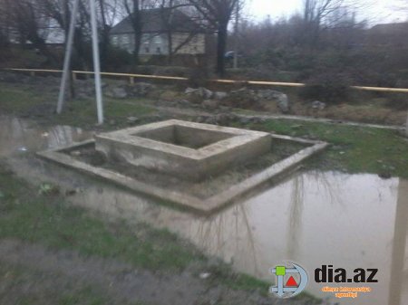 Zərdabda sakinlər bu məmurdan giley edir... Zərdabda sakinlər bu məmurdan giley edir...
