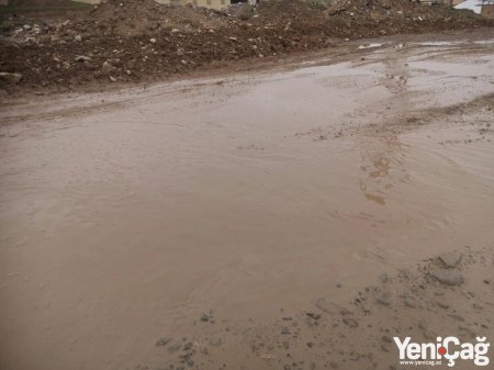Orda bir yol var uzaqda... Orda bir yol var uzaqda...