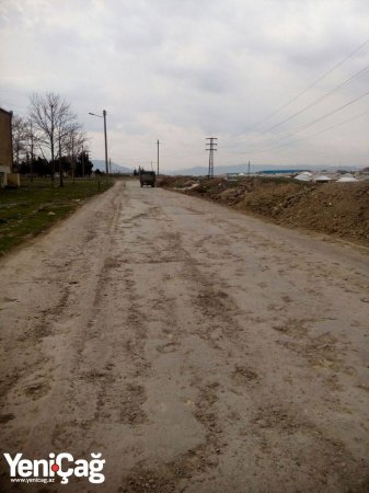 Orda bir yol var uzaqda... Orda bir yol var uzaqda...
