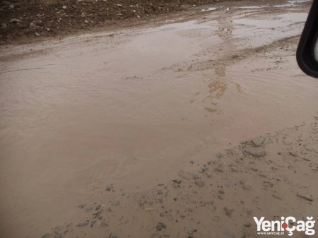Orda bir yol var uzaqda... Orda bir yol var uzaqda...