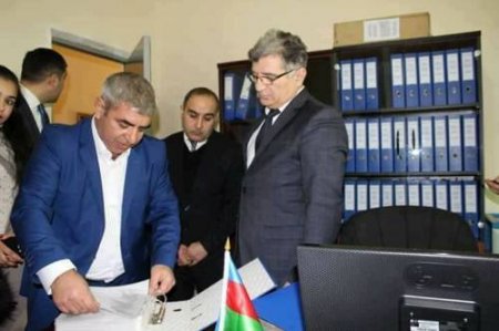 Əbülfəs Qarayevin işçisi də büdcəni belə dağıdır... Əbülfəs Qarayevin işçisi də büdcəni belə dağıdır...