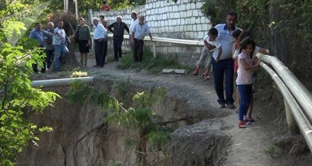 Ağstafa sakinləri elə bu dünyadaca "qıl körpüsü"ndən keçməli olurlar... Ağstafa sakinləri elə bu dünyadaca "qıl körpüsü"ndən keçməli olurlar...