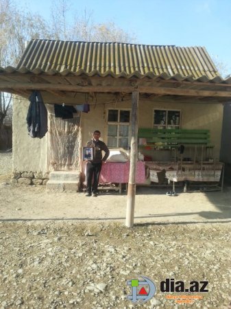 Zərdabın icra başçısı Aprel Şəhidimizin ailəsinə qənim kəsilib... Zərdabın icra başçısı Aprel Şəhidimizin ailəsinə qənim kəsilib...