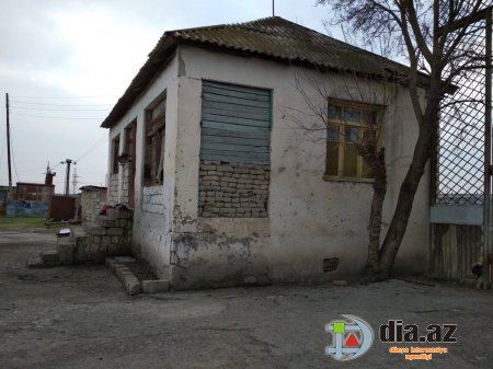 "Bizə sığınacaq kimi verilmiş bu bina qəzalı vəziyyətindədir" "Bizə sığınacaq kimi verilmiş bu bina qəzalı vəziyyətindədir"