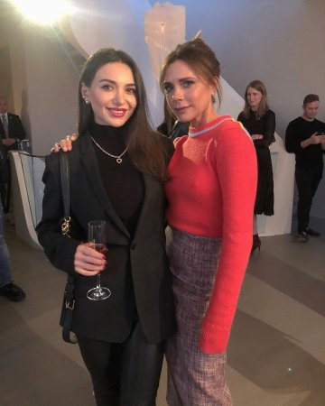 Günel Hümbətova Viktoriya Bekhemlə bir arada Günel Hümbətova Viktoriya Bekhemlə bir arada