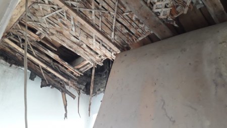 Məcburi köçkünlərlə bağça müdiri arasında çəkişmə Məcburi köçkünlərlə bağça müdiri arasında çəkişmə