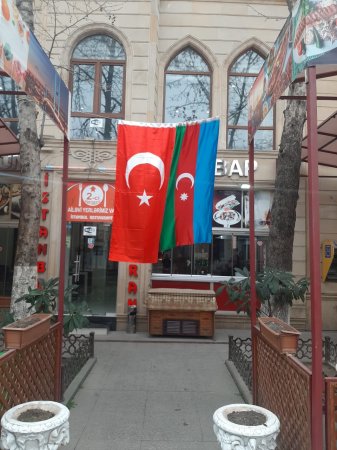 Niyazi Bayramov gələndən bu meydan bayraqsız qalıb... Niyazi Bayramov gələndən bu meydan bayraqsız qalıb...