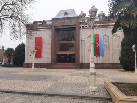 Niyazi Bayramov gələndən bu meydan bayraqsız qalıb... Niyazi Bayramov gələndən bu meydan bayraqsız qalıb...