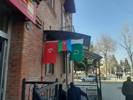 Niyazi Bayramov gələndən bu meydan bayraqsız qalıb... Niyazi Bayramov gələndən bu meydan bayraqsız qalıb...