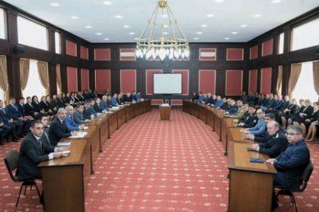 Naxçıvanda Şimali Koreya rejimi: MR-də pəncərələri açmaq cinayət hesab olunur? Naxçıvanda Şimali Koreya rejimi: MR-də pəncərələri açmaq cinayət hesab olunur?