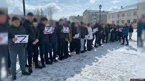 Erməni məktəbliləri вЂ?ZвЂ™ şəklində düzüblər