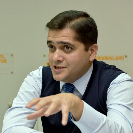 Tanınmış politoloq Ağdamın icra başçısına İSMARIC YOLLADI Tanınmış politoloq Ağdamın icra başçısına İSMARIC YOLLADI