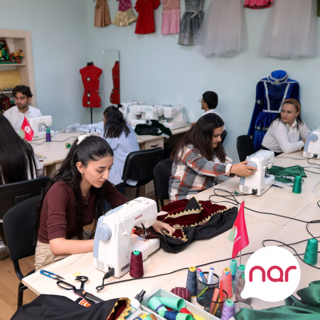 “Nar” nitq və eşitmə məhdudiyyətli şəxslər üçün peşə təlimlərinə dəstəyini davam etdirir “Nar” nitq və eşitmə məhdudiyyətli şəxslər üçün peşə təlimlərinə dəstəyini davam etdirir